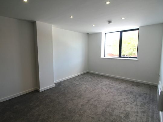 Flat to rent on - Photo 1