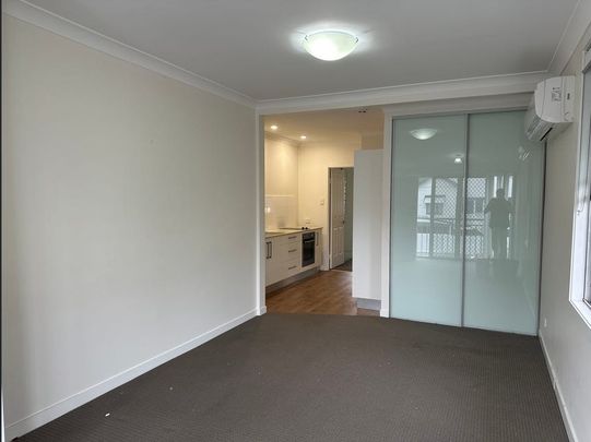 2/7 Ellis Street, Stones Corner QLD 4120 - Apartment For Rent | Domain - Photo 1