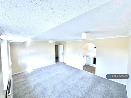 2 bedroom flat to rent - Photo 2