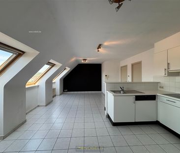 Te huur, lichtrijk 1 slaapkamer appartement op de bovenste verdiepi... - Photo 1