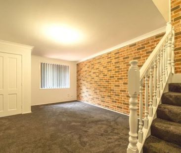 Lovely Townhouse! - Photo 2