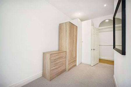 A contemporary apartment set in a well maintained building moments from the amenities of Victoria and Elizabeth Street. - Photo 4