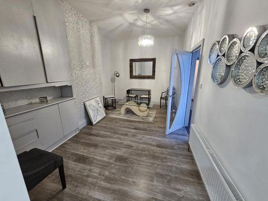 4 bedroom flat to rent - Photo 1