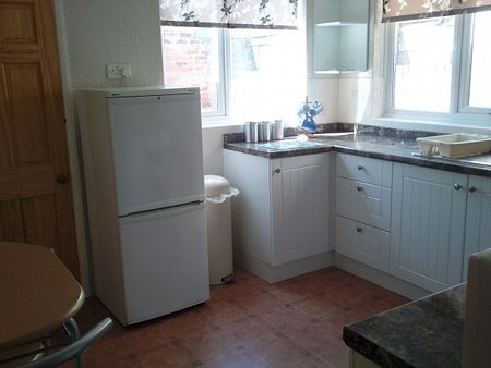 3 beds Worthing St - Photo 2