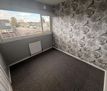 3 bedroom end of terrace house to rent - Photo 3