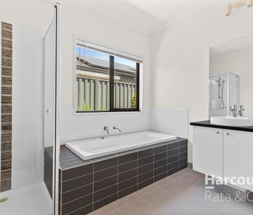 Spacious 3-Bedroom Family Home! - Photo 6