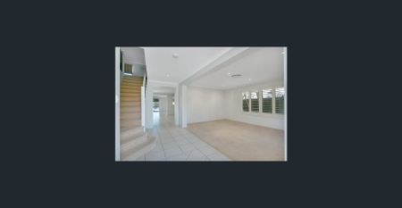 5 Bedroom Spacious Family Home with Resort-Style Living with new floor and paint - Photo 2