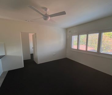 Renovated North Wollongong Apartment - Photo 2