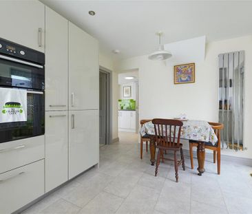 3 bedroom detached house to rent - Photo 4