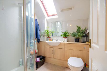 4 bedroom semi-detached house to rent - Photo 5