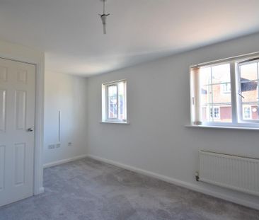 2 bedroom end of terrace house to rent - Photo 5