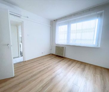 Kiadó újszerű állapotú panel lakás - Győr - Fotó 5