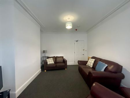4 bedroom Mid Terraced House to let - Photo 3