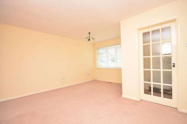 Lynwood, Guildford, GU2 - Photo 1