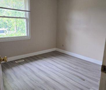 For Lease - 408 Kerman Avenue, Grimsby, Ontario - Photo 4