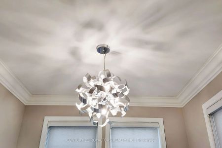 Detached Home For Lease | W9031533 - Photo 5