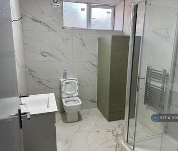 3 bedroom flat to rent - Photo 2