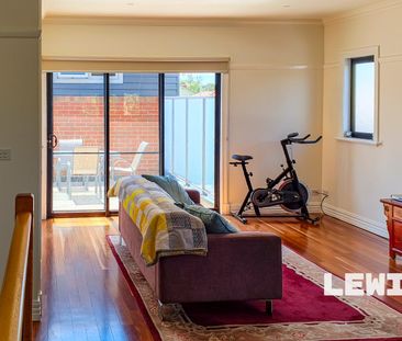 Fully Furnished - Townhouse with Peace, Privacy & Prime Position - Photo 4