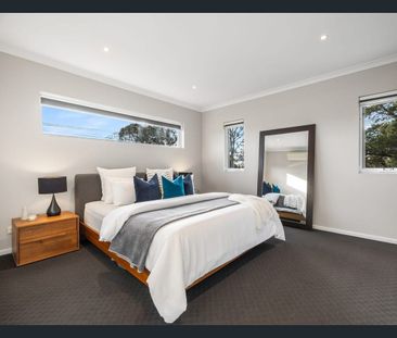 Spacious and Sophisticated Family Residence with Premium Design and... - Photo 2