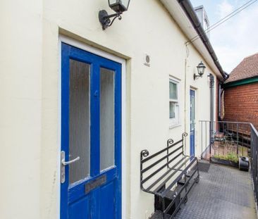2 bedroom flat to rent - Photo 2