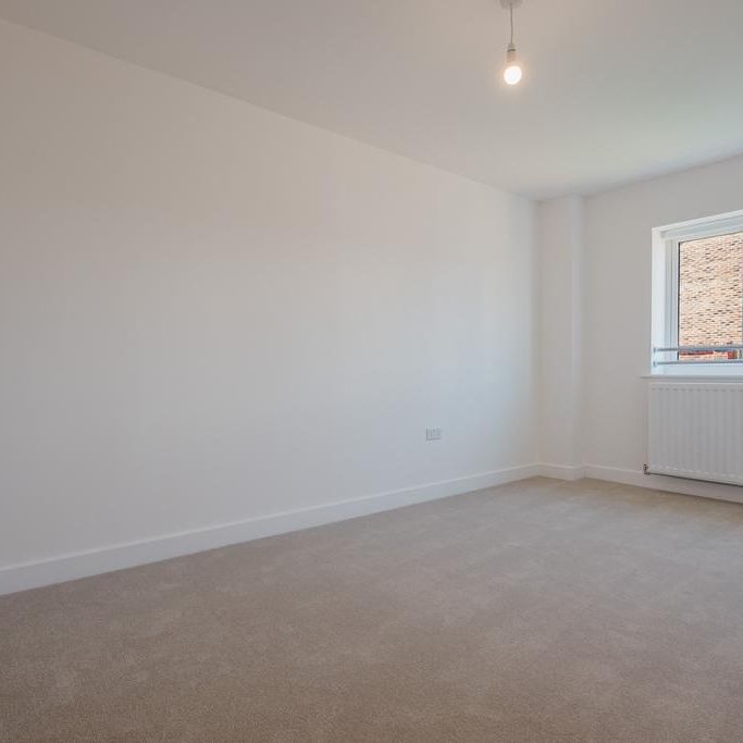 4 bedroom semi-detached house to rent - Photo 1