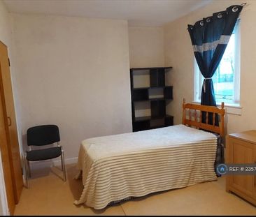 3 bedroom flat to rent - Photo 6