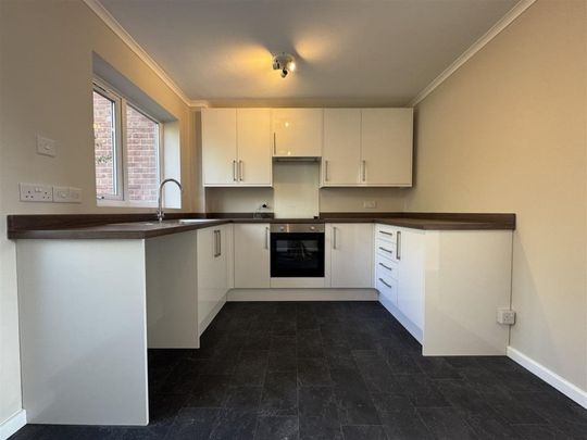 Kenwyn Close, Taunton - Photo 1