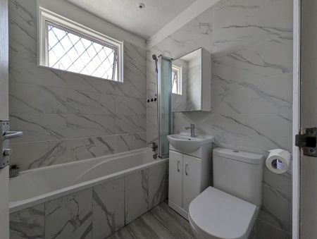 4 bedroom terraced house to rent - Photo 4