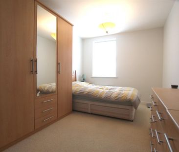 2 bedroom Flat To Let - Photo 5