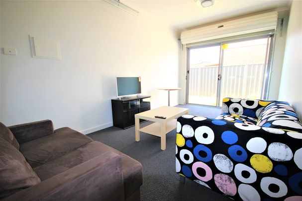 6-bedroom shared house / townhouse, Fifth Street - Photo 1