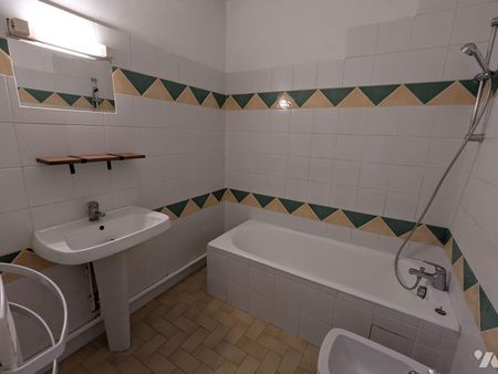 Cet appartement de 58,54 m² est situé à Arcisses, à proximité des commerces et des transports. ... - Photo 5