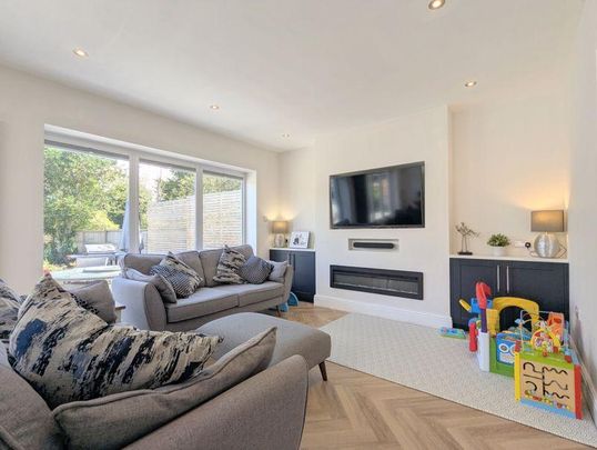 5 bedroom detached house to rent - Photo 1