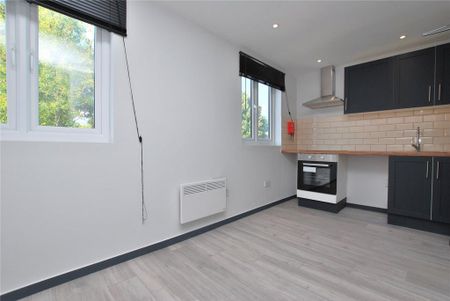 1 bedroom house of multiple occupation to rent - Photo 2