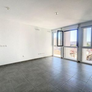 Location Appartement P1 neuf Marseille 2nd - Photo 2