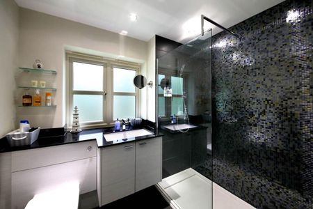 First-floor apartment with two balconies. - Photo 5