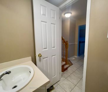 Detached Home For Lease | N8130670 - Photo 4