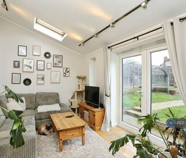 3 bedroom end of terrace house to rent - Photo 3