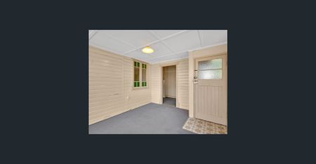 CHARMING SPACIOUS HOME CLOSE TO TOWN - Photo 4