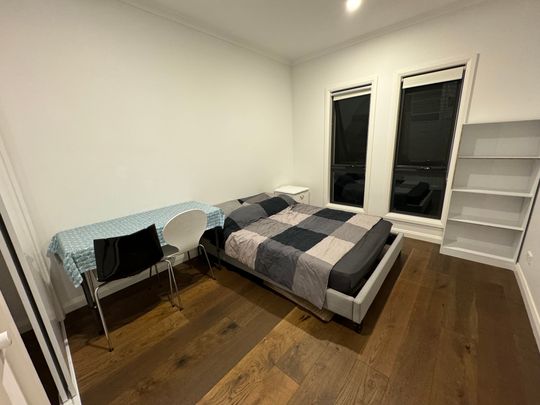 Glen Waverley - Photo 1