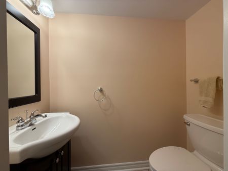 For Lease - 2 Kentsdale Drive, South of Baseline to Knoxdale, Ontario - Photo 4