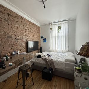 Little Burgundy - 3 Bedrooms - July 1 - Photo 2