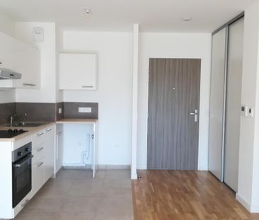 Location Appartement 2 pièces 40m² MONT ST AIGNAN 76130 - Photo 3