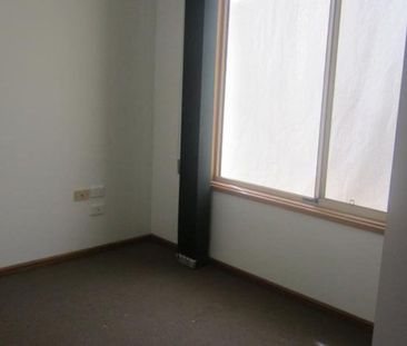 Neat 3 bedroom home - Photo 4