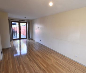 3 bedroom end of terrace house to rent - Photo 2
