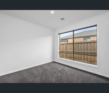 8 Warralily Avenue, Clyde, Vic 3978 - Photo 4