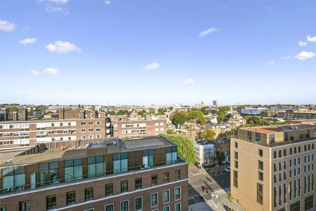 Stunning penthouse apartment with far reaching views - Photo 3