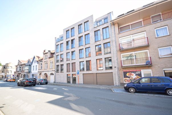 Ruim en recent appartement met kelderberging en garage in Roeselare, nabij centrum - Foto 1