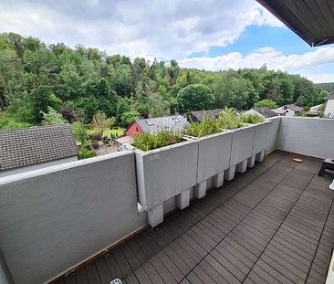Fischbach-Einfamilienhaus mit Einliegerwohnung, 10 ZKB, 4 Terrassen, Balkon, 2 Garagen - Foto 1