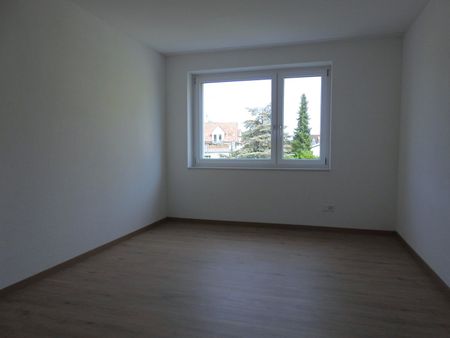 "grosse, moderne 4.5-Zimmer-Wohnung mit Lift und eigenem Waschturm" - Foto 4