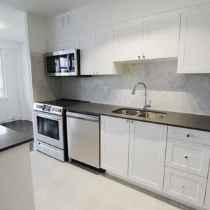 Pet-Friendly Suites Right by the TTC Subway Stations! - Photo 2